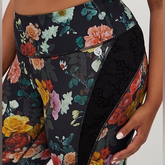 Torrid full length floral active legging. - Picture 3 of 10